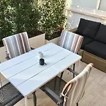 8380 Lory's House Apartment